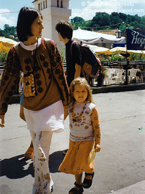 Mother and daughter strolling in Sighisoara during the days of the festival